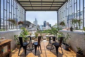 HoLo Central Saigon - Serviced HomeStay