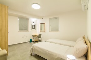 Gzira Central Bright & Modern 2bdr Apt