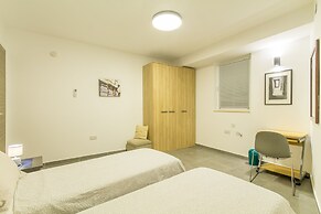 Gzira Central Bright & Modern 2bdr Apt