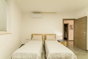 Gzira Central Bright & Modern 2bdr Apt