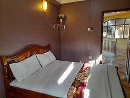 Twin Tower Gardens Hotel