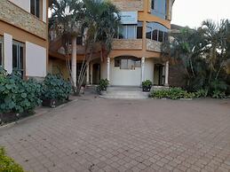 Twin Tower Gardens Hotel