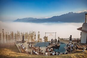 Ville De Mont Mountain Resort