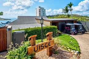 The Boathouse - Luxury Holiday Home with Jacuzzi