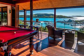 The Boathouse - Luxury Holiday Home with Jacuzzi