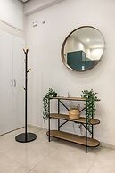 Phaedrus Living: City Center Luxury Flat Iofontos