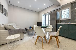 Phaedrus Living: City Center Luxury Flat Iofontos