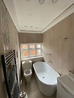 BowChumpHaus - Luxurious 5 Bedroom House - Birmingham