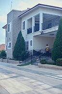 9 ROSES HOTEL