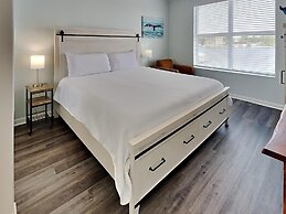 Palm Court Yacht Club #308