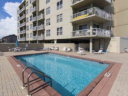 Palm Court Yacht Club #308