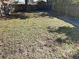 Cozy East Hill Getaway