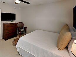 Cozy East Hill Getaway