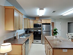 Cozy East Hill Getaway