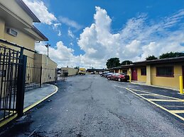 Royal Palms Motel & RV Park