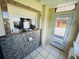 Royal Palms Motel & RV Park