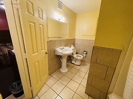 Royal Palms Motel & RV Park