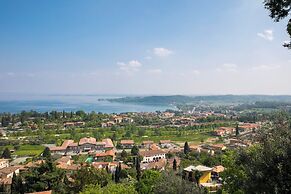 Rivoltella Apt With Pool 600m From Lake