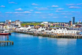 Charming 2-bed Apartment in Eastleigh