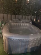 Charming 2-bed Apartment in Eastleigh