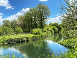 Charming 2-bed Apartment in Eastleigh