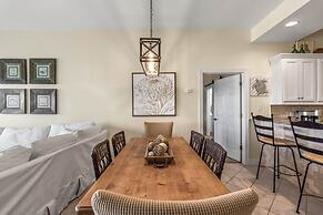 Pavilion Palms by SVR