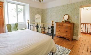 Danes Court