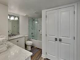 Shoreline Towers by Southern Vacation Rentals