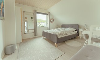 Great 3 BR Loft Apt - Views-Free Parking