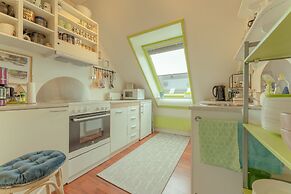 Great 3 BR Loft Apt - Views-Free Parking