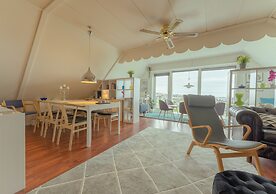 Great 3 BR Loft Apt - Views-Free Parking