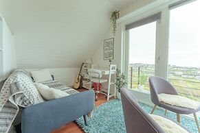 Great 3 BR Loft Apt - Views-Free Parking