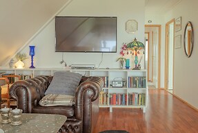 Great 3 BR Loft Apt - Views-Free Parking