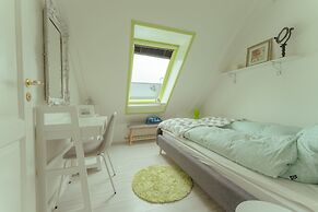 Great 3 BR Loft Apt - Views-Free Parking