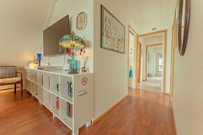 Great 3 BR Loft Apt - Views-Free Parking