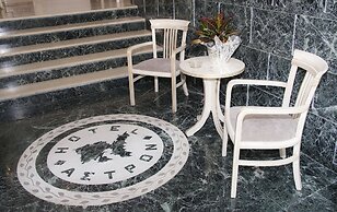 Astron Hotel