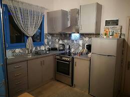 1 Bed Apt - Sleeps 2 - Free Parking - Sea View