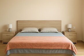 1 Bed Apt - Sleeps 2 - Free Parking - Sea View