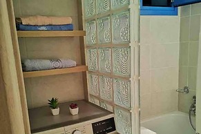 1 Bed Apt - Sleeps 2 - Free Parking - Sea View
