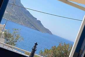 1 Bed Apt - Sleeps 2 - Free Parking - Sea View