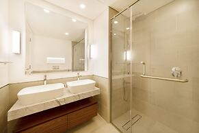 Maison Privee - Exclusive Luxury 3BR Apt with scenic views of Burj Al 