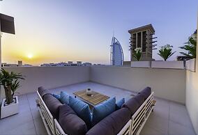 Maison Privee - Exclusive Luxury 3BR Apt with scenic views of Burj Al 