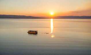 Discovery Resorts- Lake Argyle