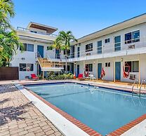 Hollywood Beach Vacation Spot Pool Beachwalk