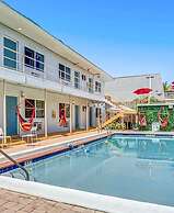 Hollywood Beach Vacation Spot Pool Beachwalk