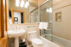 Luxury Two Bedroom Suite with Mountain Views 2 Apartment Hotel by RedA