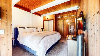 Villa De Los Pinos #35 2 Bedroom Condo by Redawning