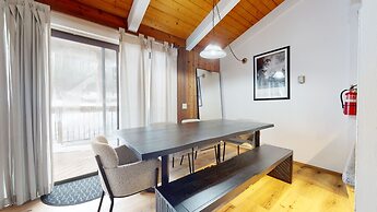 Villa De Los Pinos #35 2 Bedroom Condo by Redawning