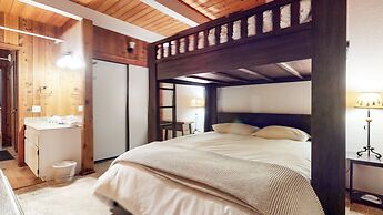 Villa De Los Pinos #35 2 Bedroom Condo by Redawning