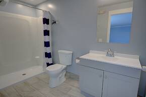 Dhimas Bayview Suites